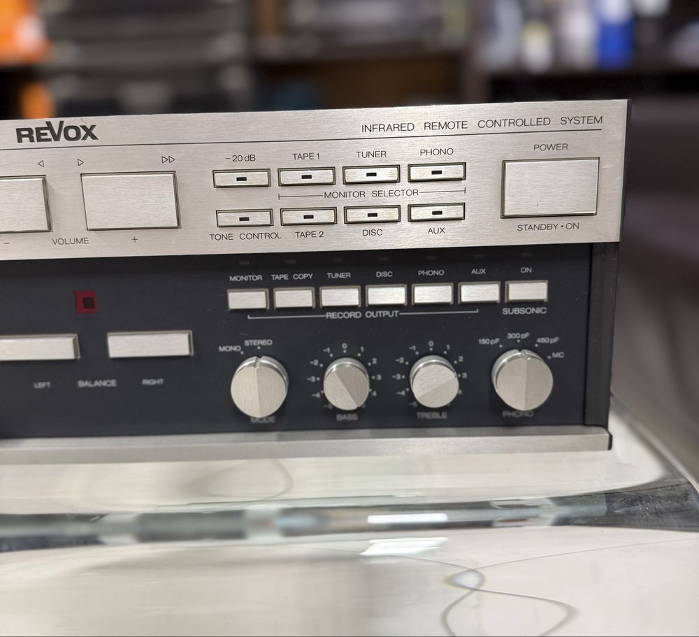 Аудиофилски интегриран стерео усилвател REVOX B 251 - 2x100W