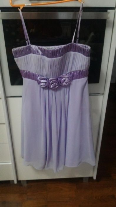 Vând rochie elegantă, culoare mov deschis.