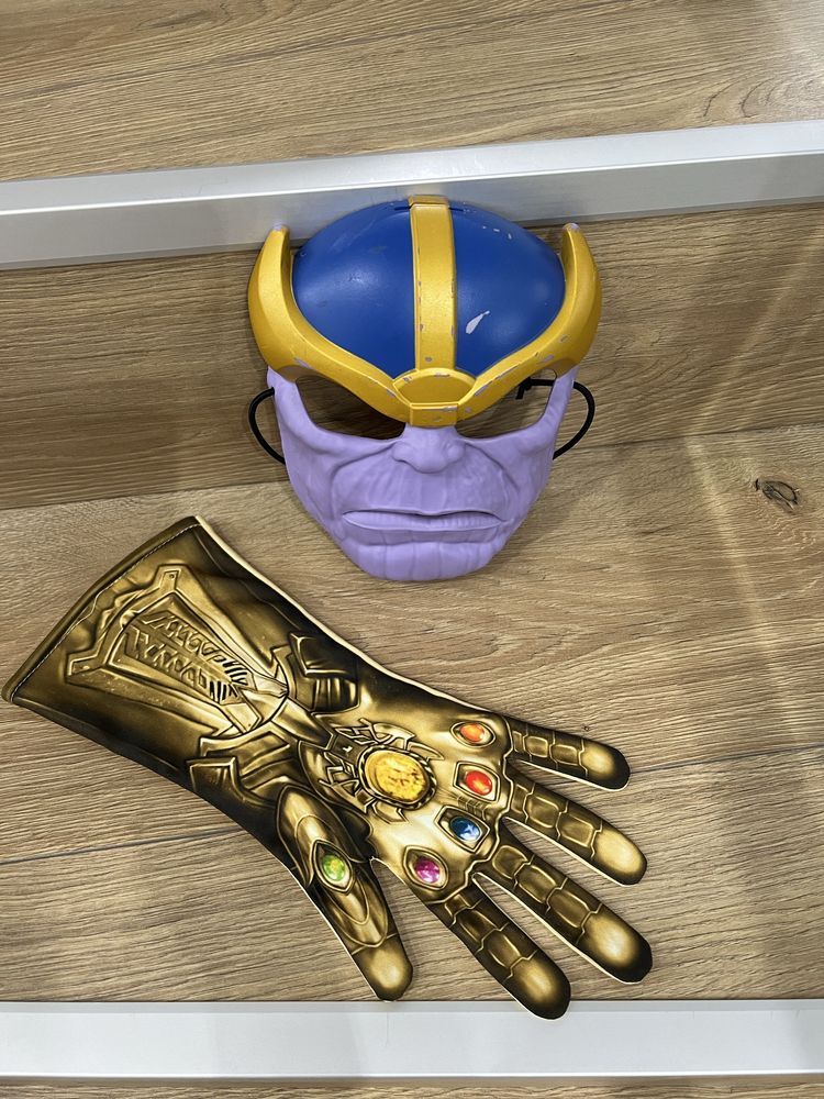 Masca si manusa Thanos