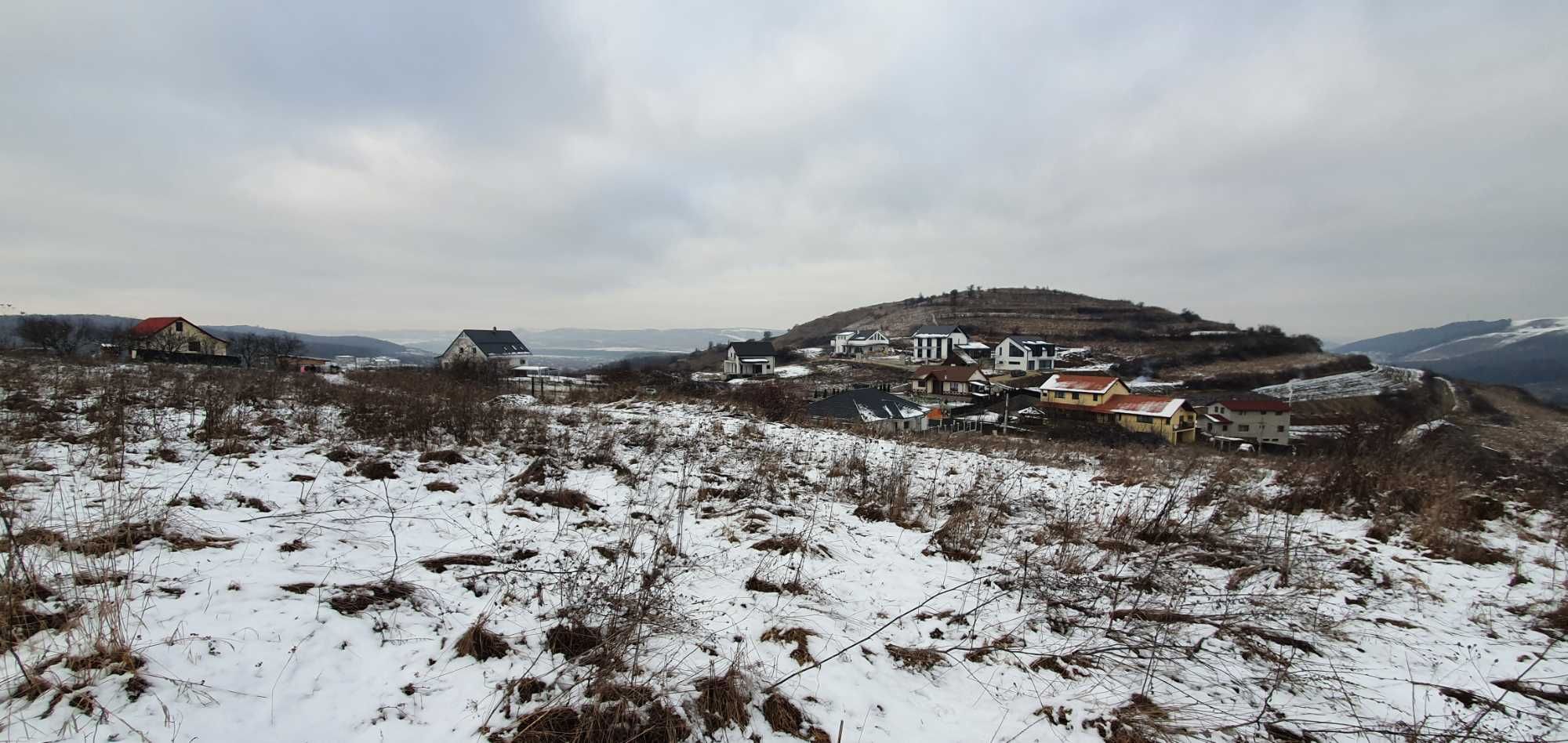 Vand teren extra vilan in sat Tăuți
