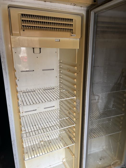 Продам холодильник - витрина. б/ у