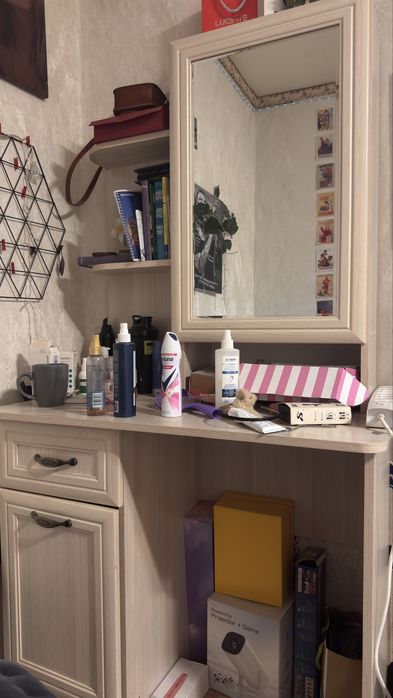 Продам туалетный столик