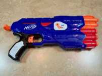 Pistol Nerf Dual-Strike impecabil