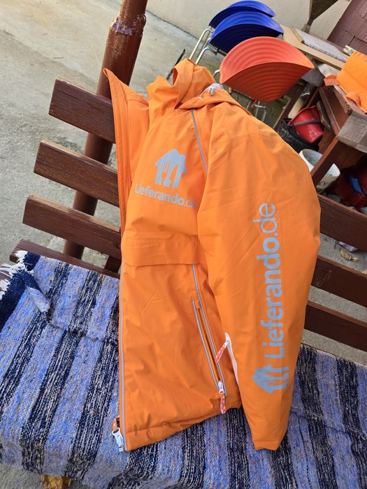 Jachetă și geantă livrări