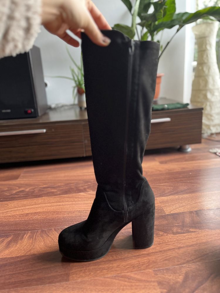 Cizme negre cu toc platforma imitatie piele intoarsa nr 39