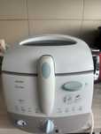 Vand friteuza  noua Philips Cucina