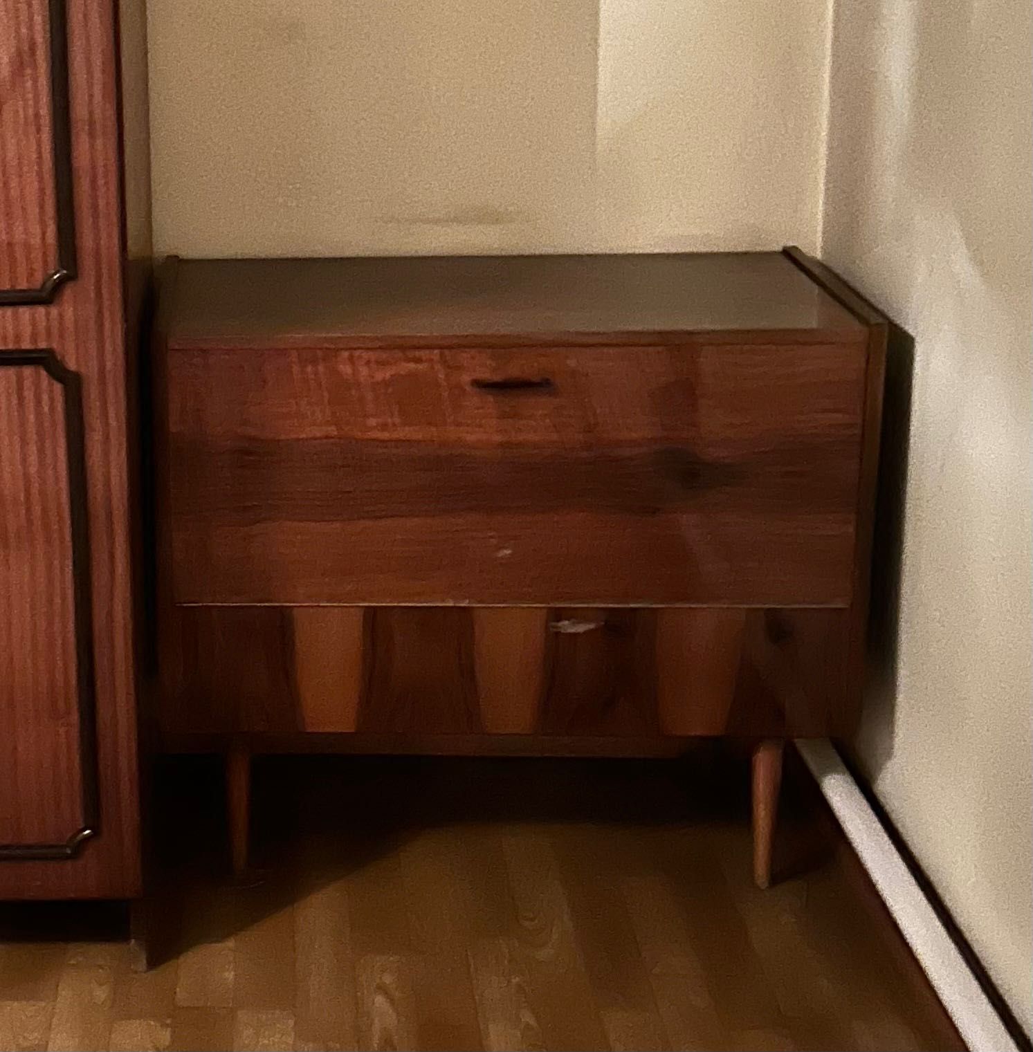 Продаётся мебель в гостиную, спальню и прихожую