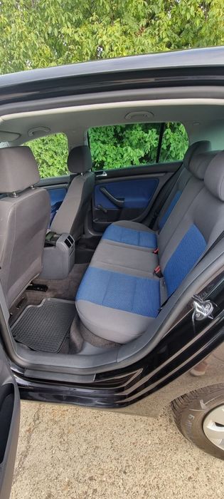 Vând Volkswagen Golf V