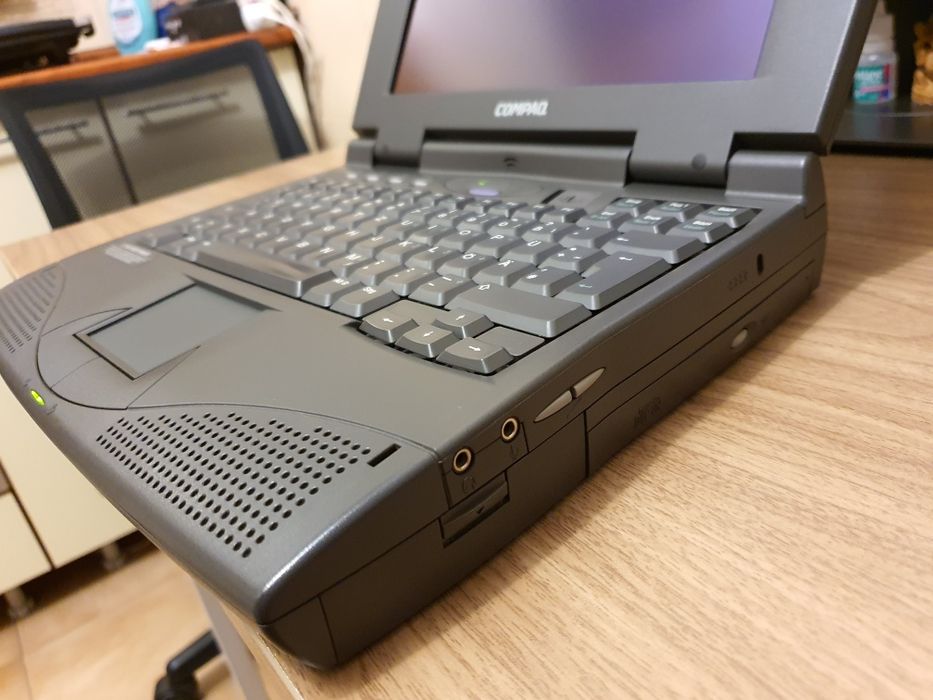 Laptop Compaq Armada 1520D - din anul 1997, impecabil, functional.