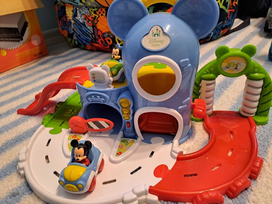 НАМАЛЕНО!Мики Маус (Mickey Mouse) Паркинг и писта с колички