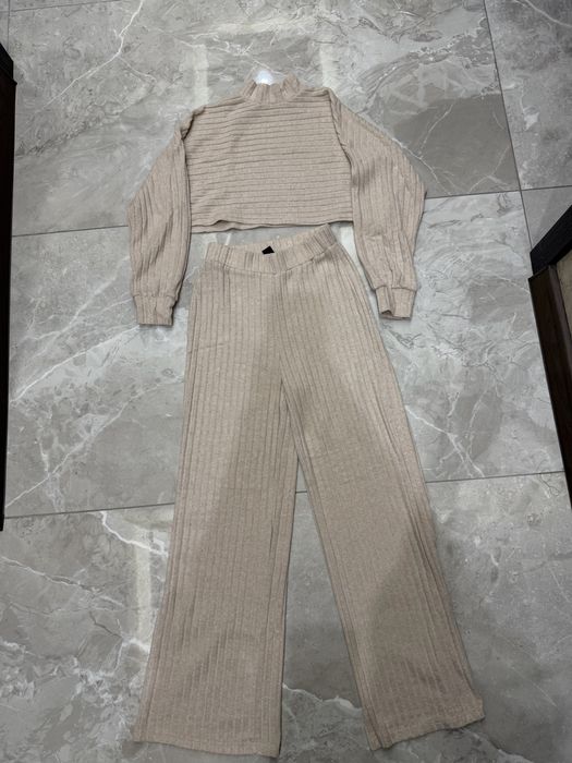 Бежов комплект от Shein