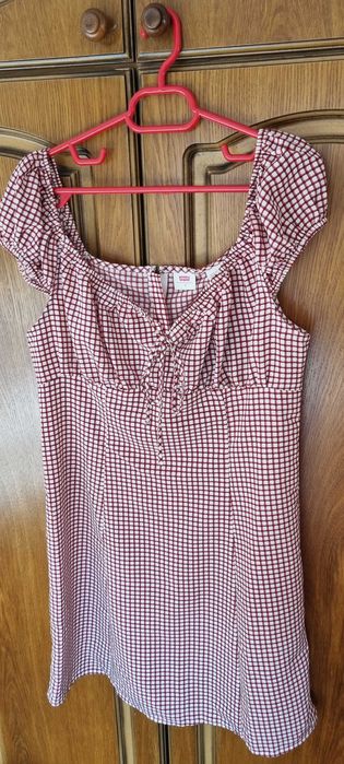 Vând rochie Levi's, cu etichetă, mărimea M.