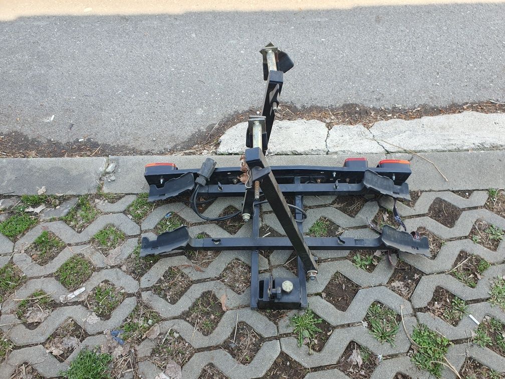 Portbagaj biciclete pe cârlig de mașină