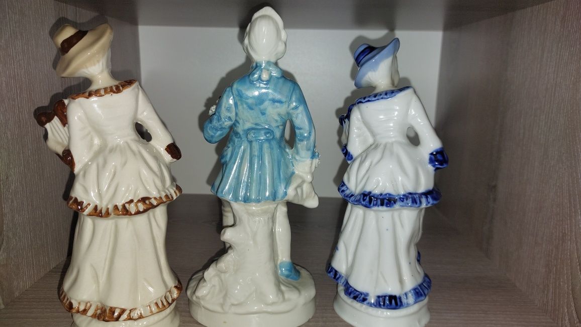 Комплект три порцеланови фигури във викториански стил