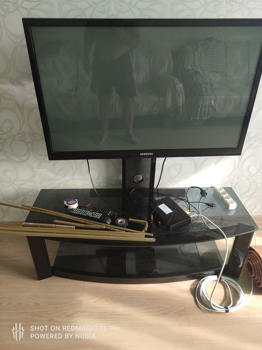 Продам тумбу под телевизор