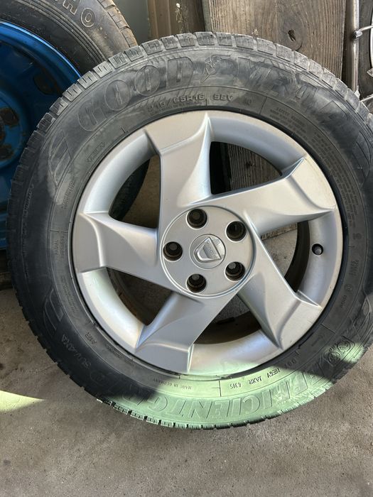 Vand doua jante Dacia Duster
