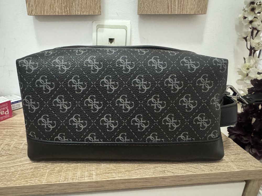 Мъжки несесер на guess