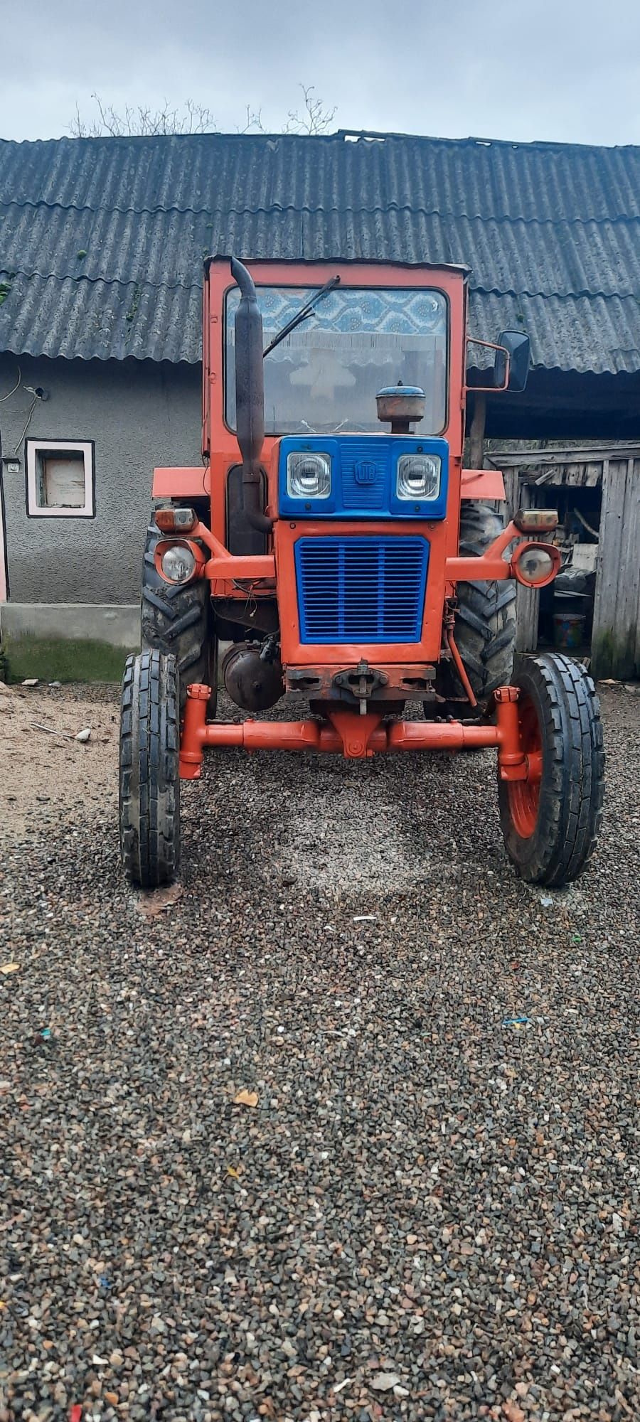 Vând tractor  utb 650