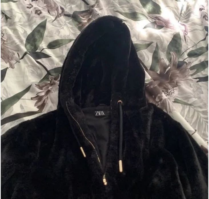 Пухено яке с косъм  Zara с качулка
