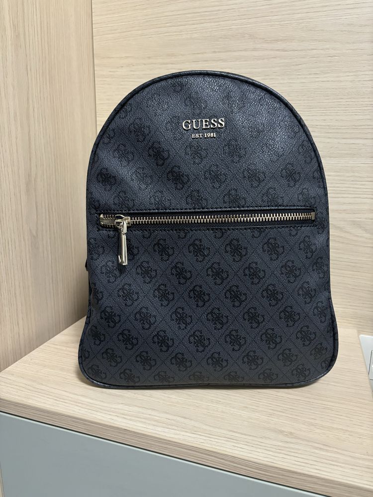 Нова раница Guess