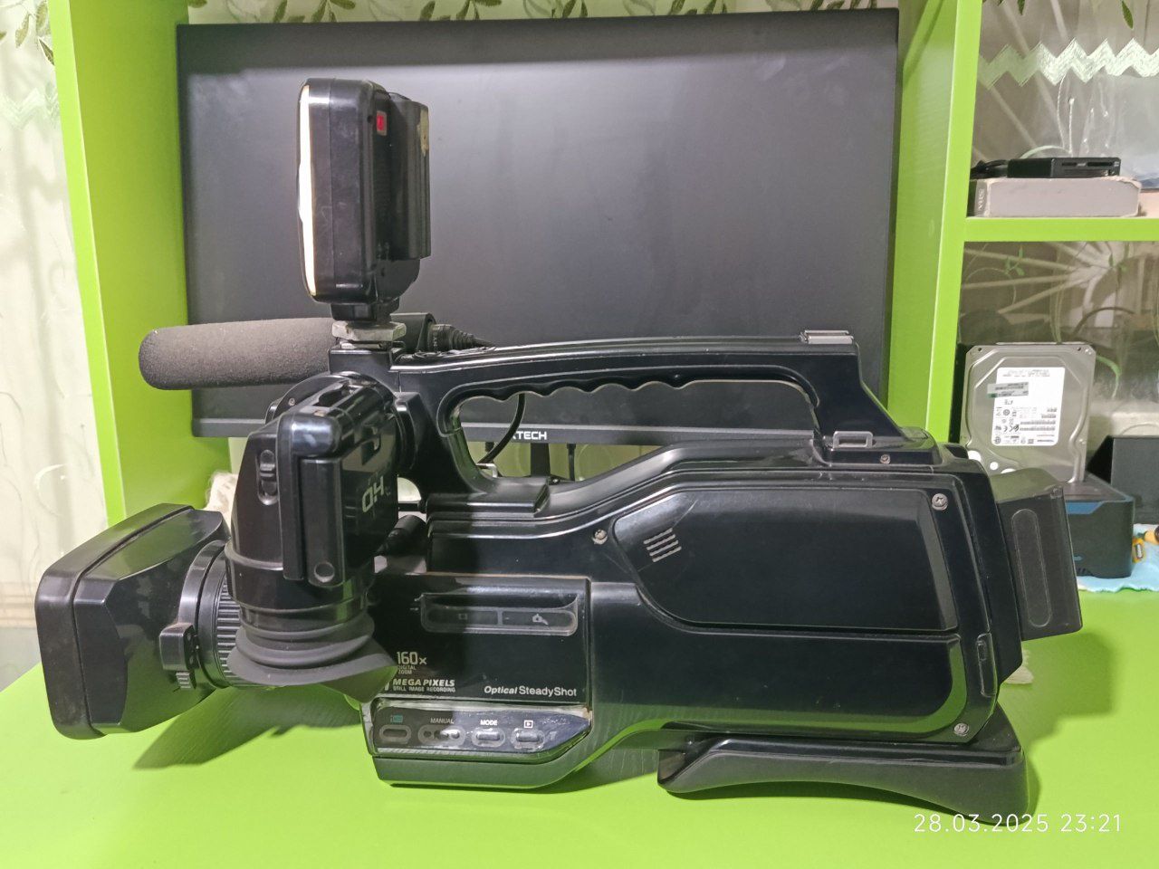 Kamera Sony akumlator flesh kard qoʻshib beriladi