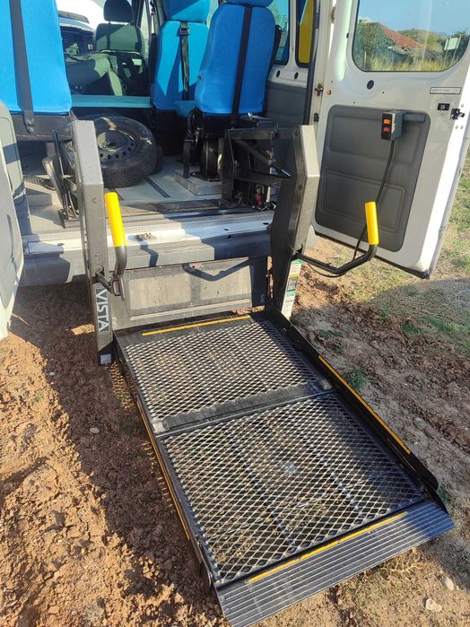 Инвалидна рампа за микробуси