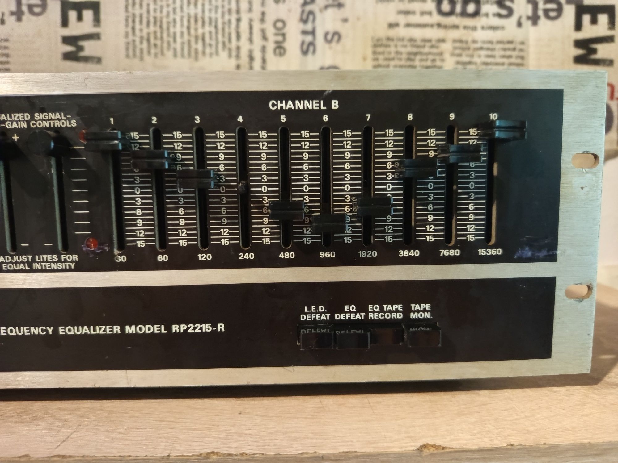 Еквалайзер "Soundcraftsmen"RP 2215R