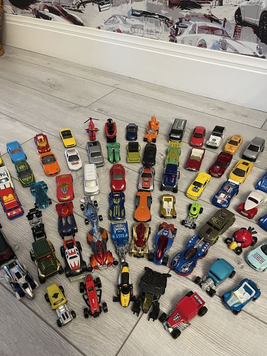 Игрушечные машинки