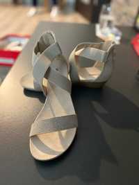 Sandale cu elastic