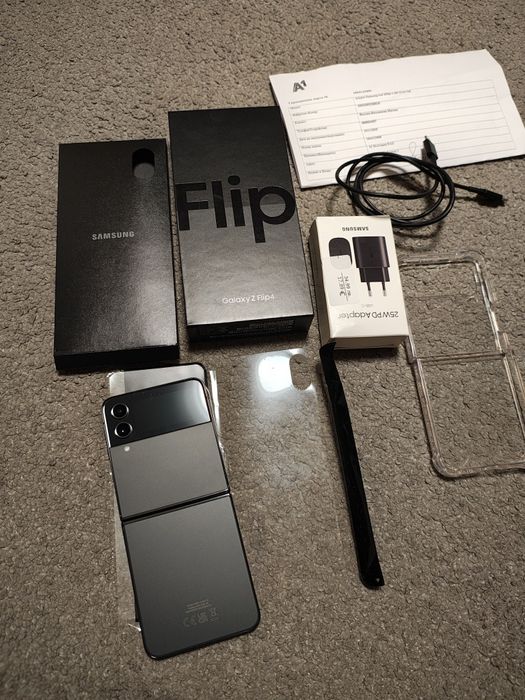 НОВ!!! Samsung Z flip 4
