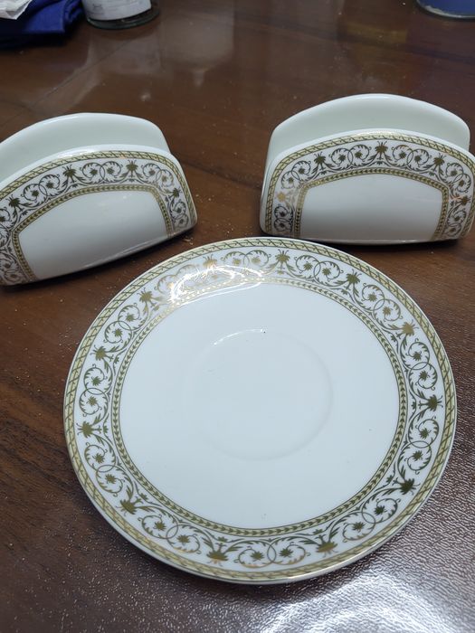 Продаётся чайно-столовый сервиз