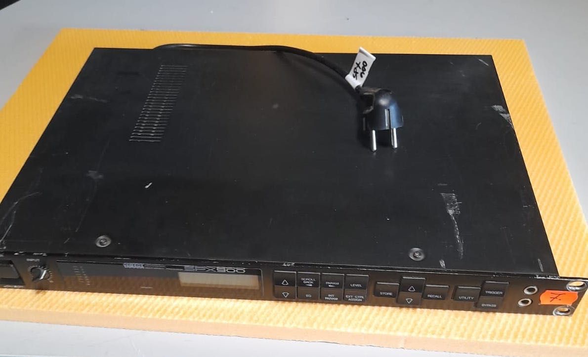 Yamaha SPX900  reverb procesor delay