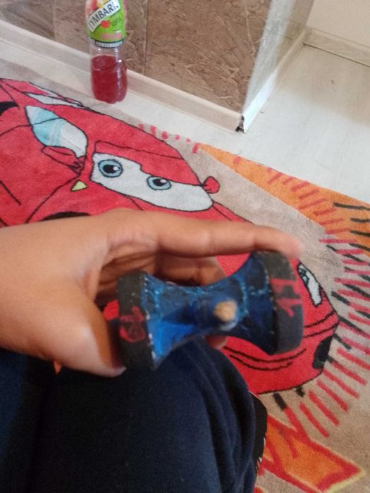 Kendama fără dama și pil.