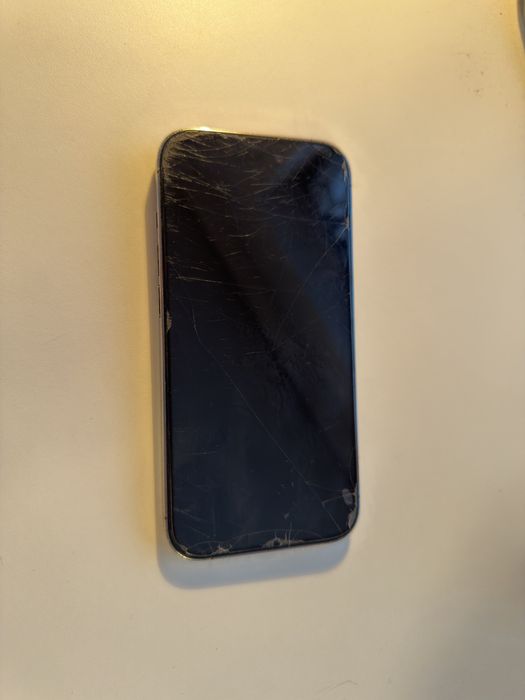 Iphone 14 pro pe mov