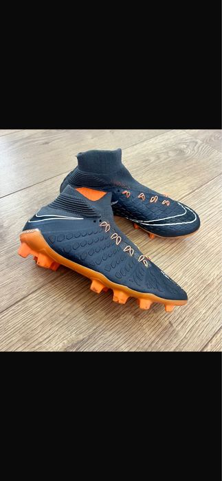 Ghete de fotbal Nike,iarbă.