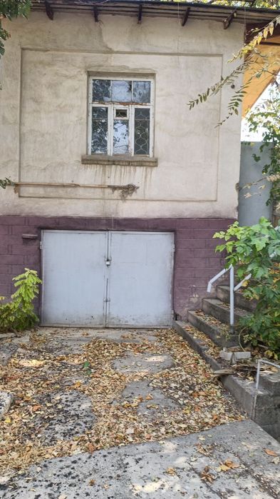 Продаю землю Мирзоулугбекский район центр Луначарского 17 соток.