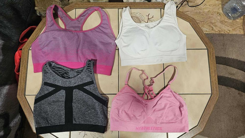 Set 4 bustiere pentru sport S