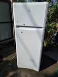 Vând frigider Indesit