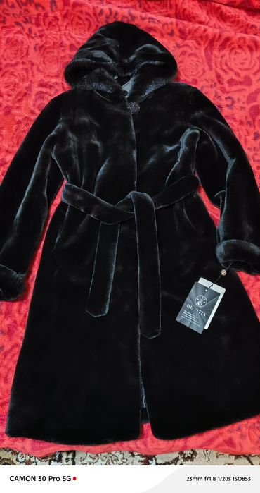 Продам новую женскую шубку