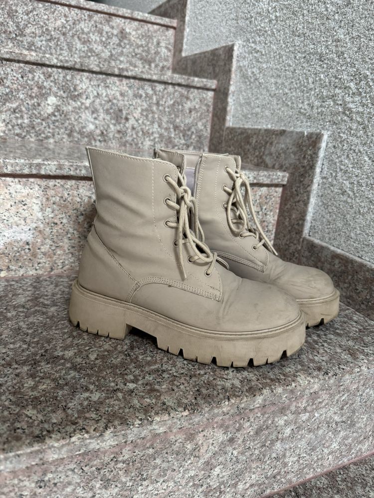 Боти - бежови, Bershka