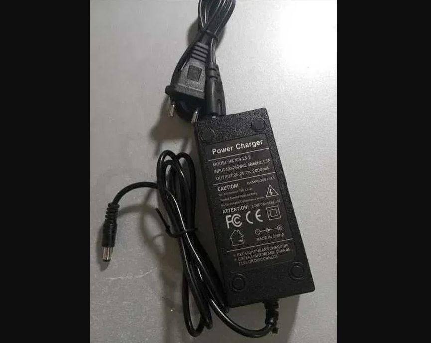 зарядка - 25,2v 2A блок питания на самокат. или для пылесоса