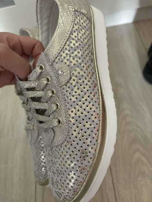 Обувки номер 37,38