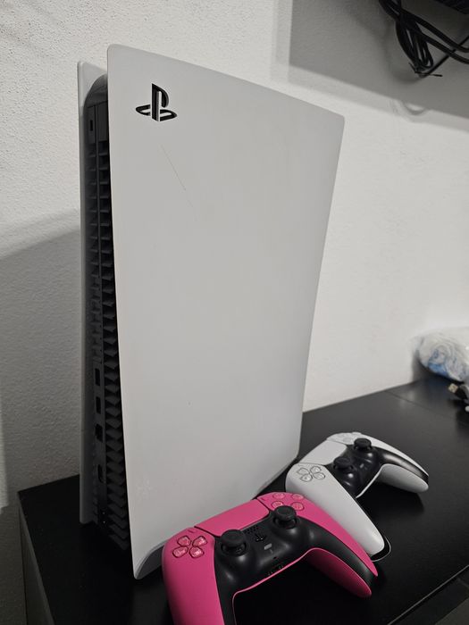Playstation 5 si 2 joystick-uri