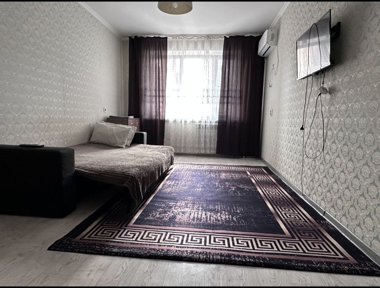 Сдаётся посуточно, по часам 1 ком.кв в 8 мкр.Wi-fi smart TV