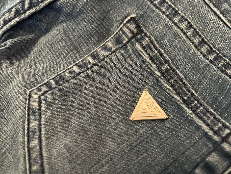 Дънки Guess + тениска Guess