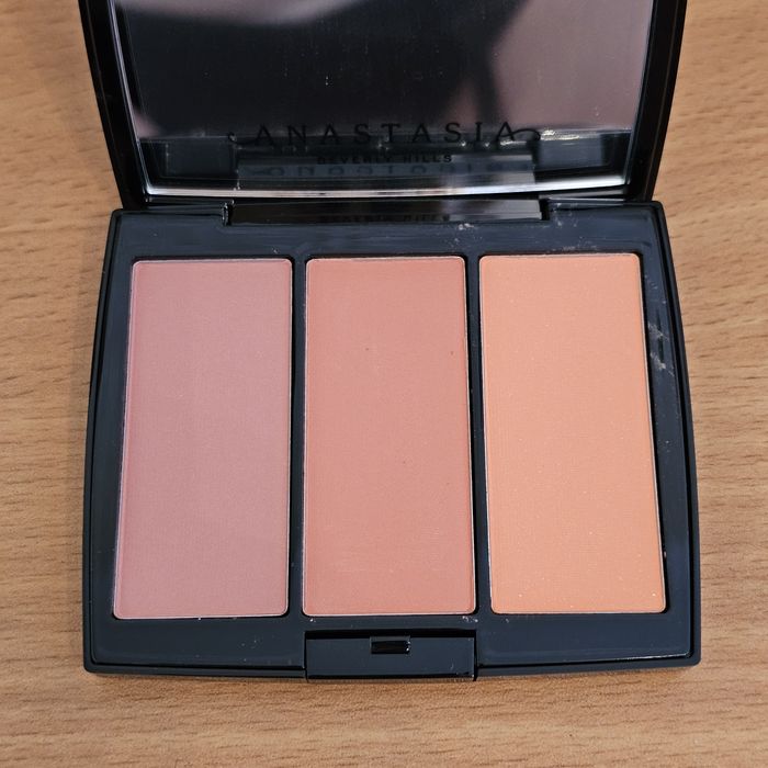 Козметика YSL, Fenty, Natasha Dedona, Anastasia Beverly Hils