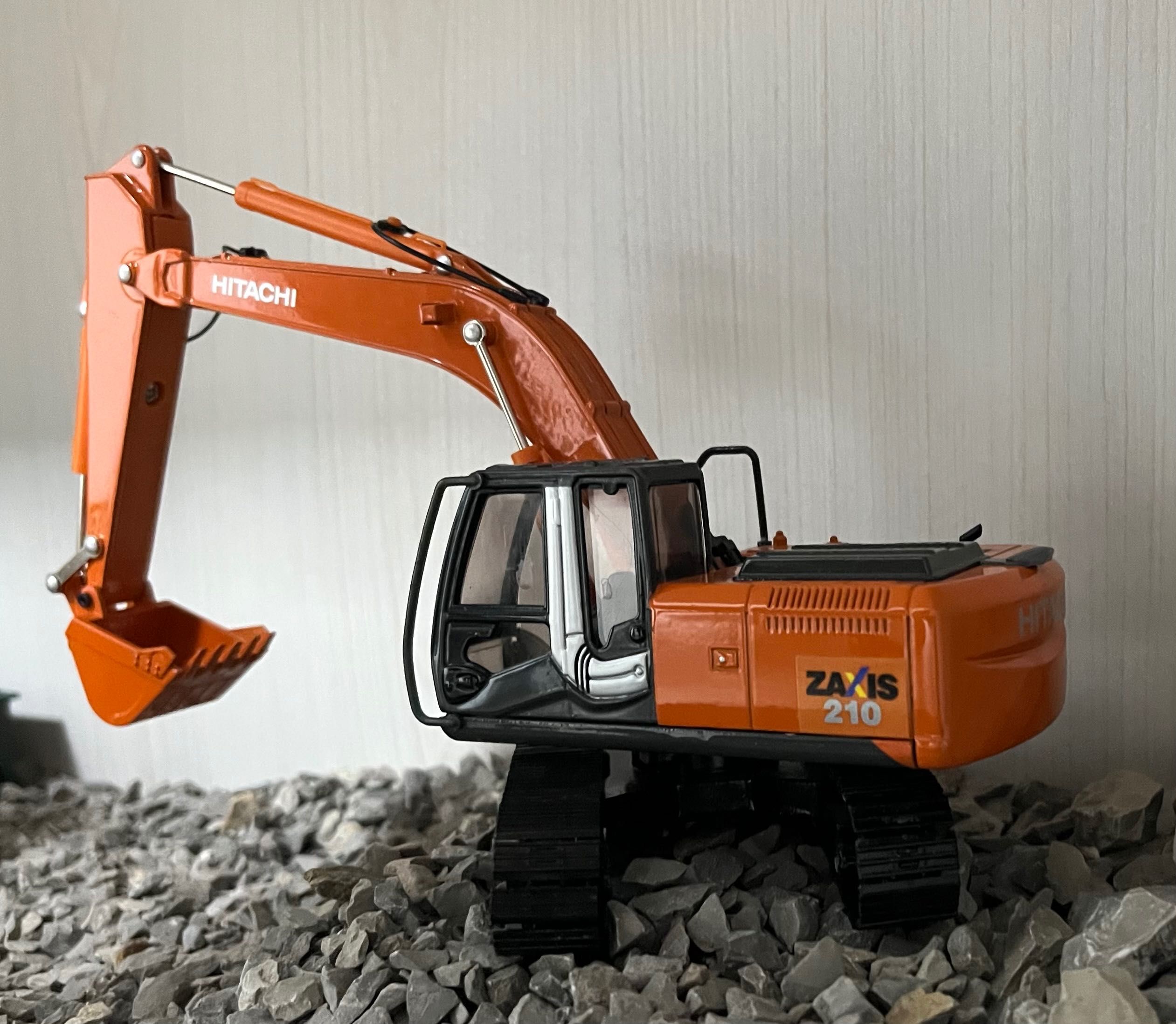 Метален Модел в мащаб 1:40, верижен багер HITACHI ZAXIS 210