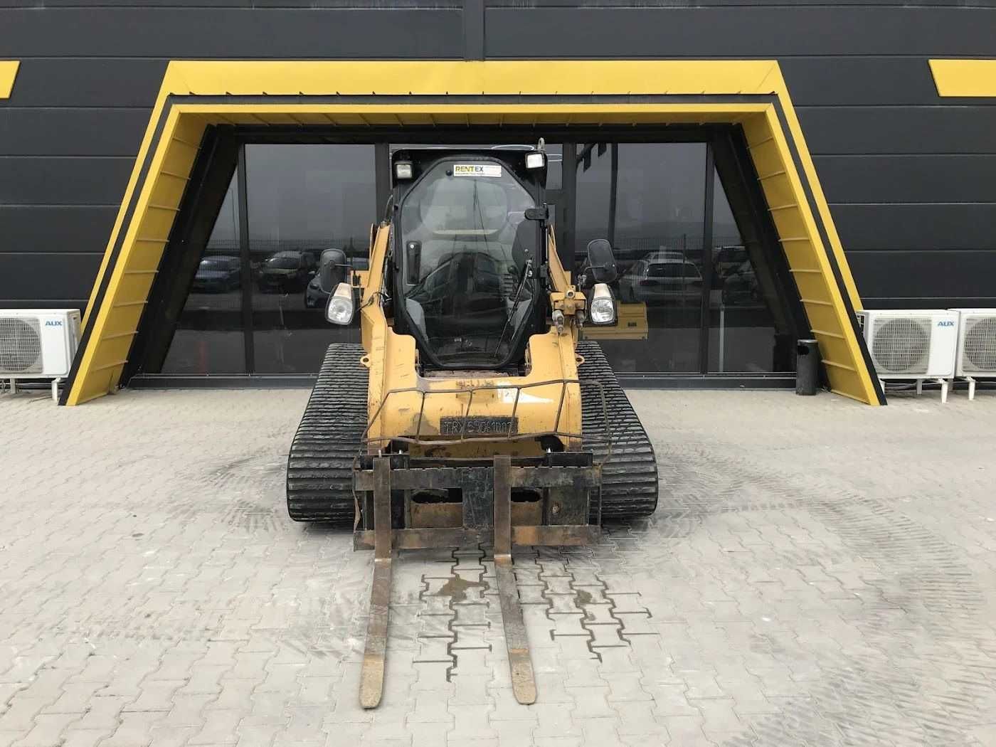 Мини челни товарачи Cat 277C 4200кг.