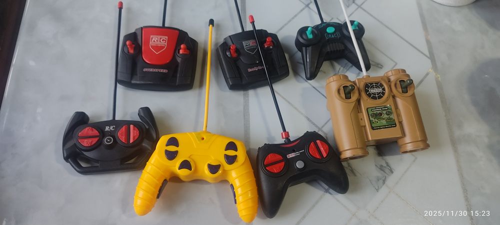 Отдам Бесплатно: Пульты Управления от Детских Игрушек