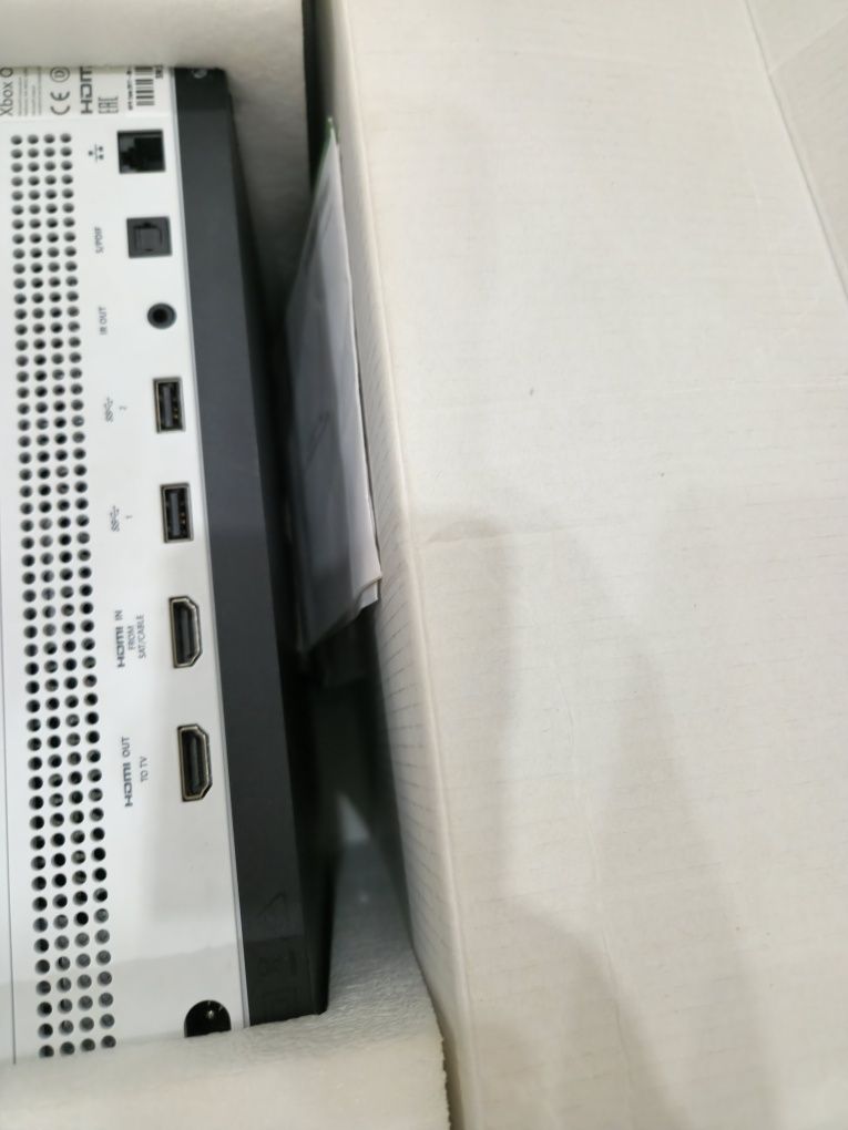 XBOX ONE S 500GB два джойстика